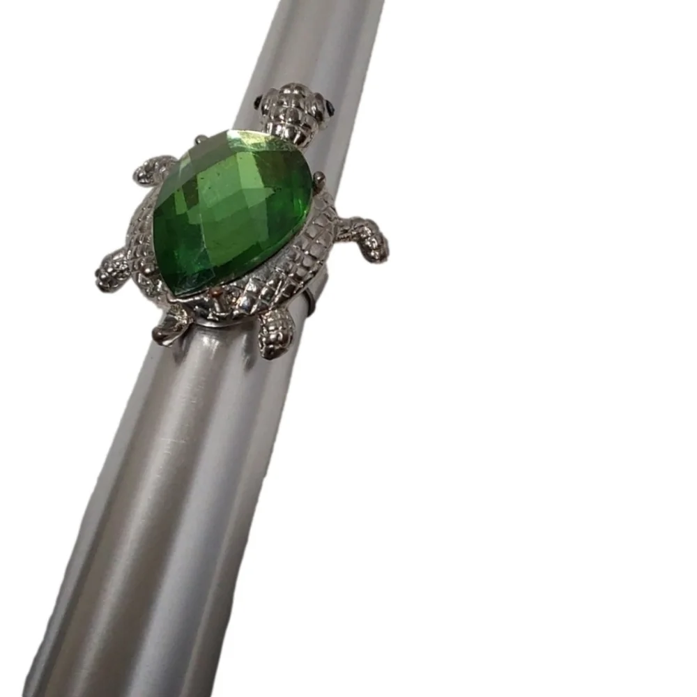 TURTLE GREEN & SILVER‎ FINGER RING SIZE 7